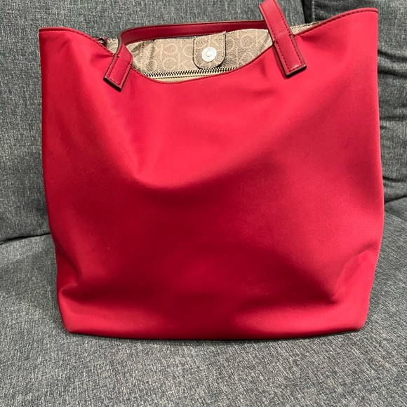 Guess purse. Used but in good condition. - Picture 4 of 4